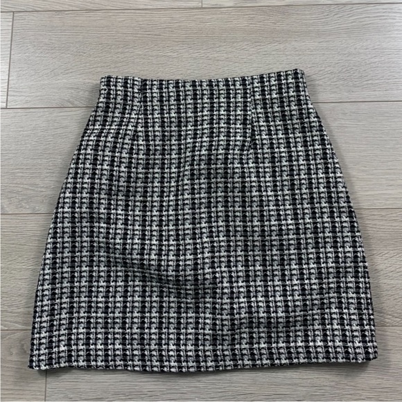 Aritzia Babaton Bryn Tweed Mini Skirt - Picture 2 of 10